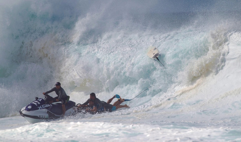 Aritz Aranburu whisked away just in time by the water safety team